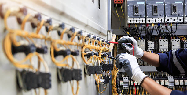 Professional Electrician technician working in Linden, AZ